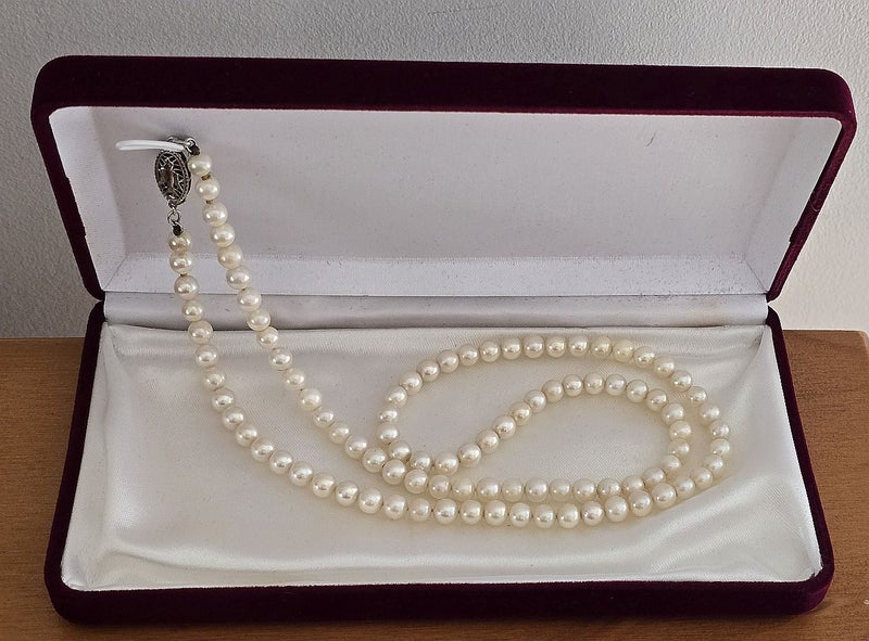 Vintage 1950's Akoya pearls - 55cm strand with 14ct white gold clasp Carousel 1