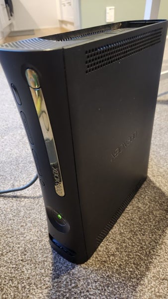 XBOX 360 + CONTROLLER AND GAMES Carousel 2