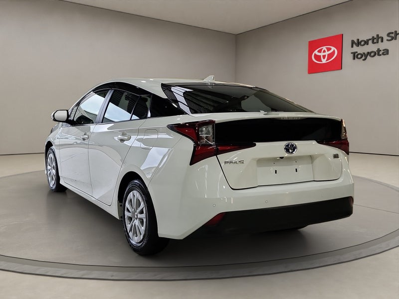 2020 Toyota Prius 1.8L Hybrid E FWD Hatchback64826563224577114