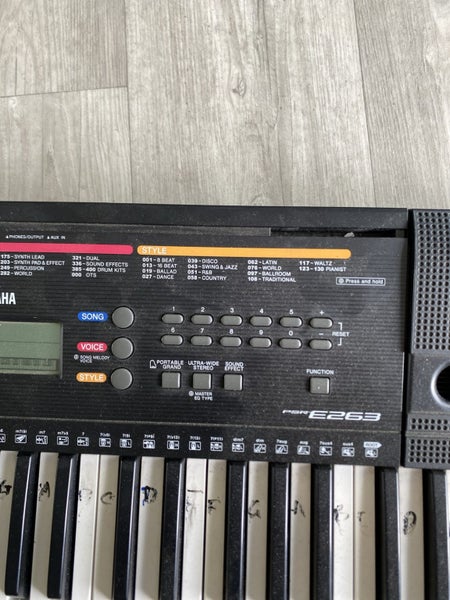 Yamaha PSR-E263 61-key portable keyboard64834951509377112
