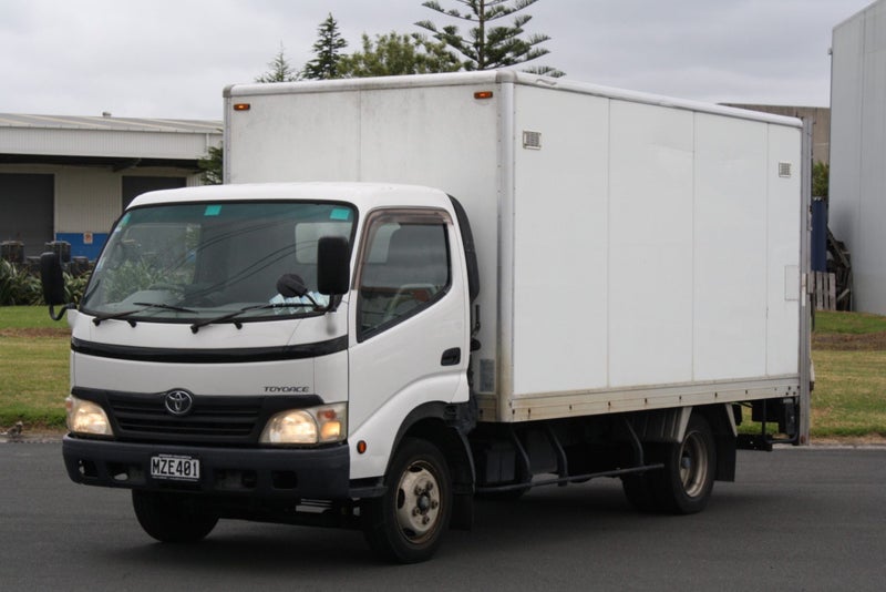 TWO MEN AND A TRUCK AUCKLAND MOVERS Carousel 4
