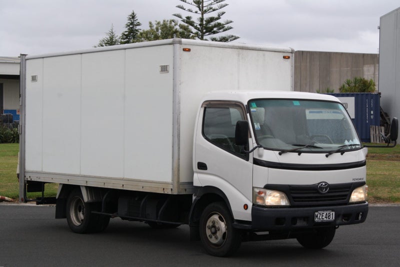 TWO MEN AND A TRUCK AUCKLAND MOVERS Carousel 1