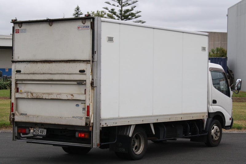 TWO MEN AND A TRUCK AUCKLAND MOVERS Carousel 2