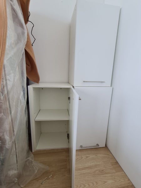 Overhead Cupboards X 3 - Price Per - White Gloss, handles, end panels, shelves Carousel 2