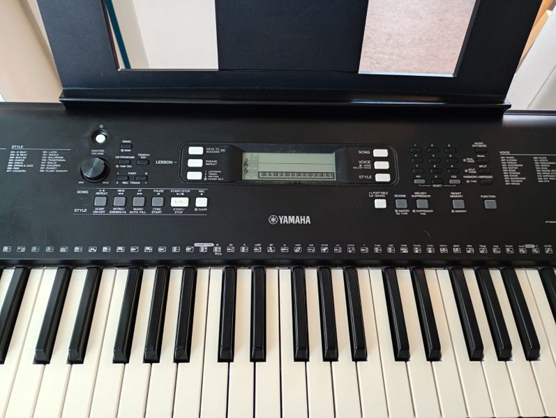 Yamaha PSR-EW300 keyboard Carousel 1