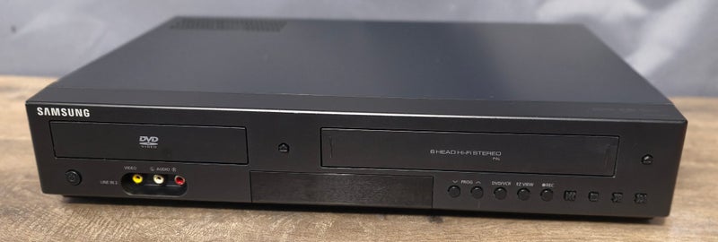 SAMSUNG VCR- DVD PLAYER Carousel 1