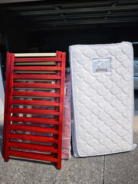 Oxford Cot + free trolley, High Chair etc. Carousel 1