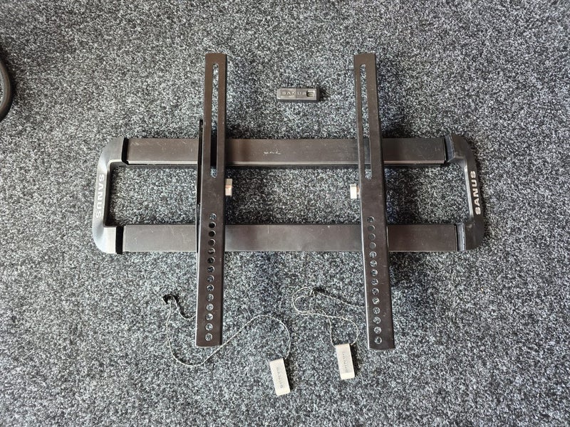 Sanus TV Wall Bracket Carousel 1