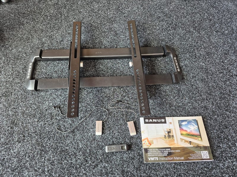 Sanus TV Wall Bracket Carousel 2