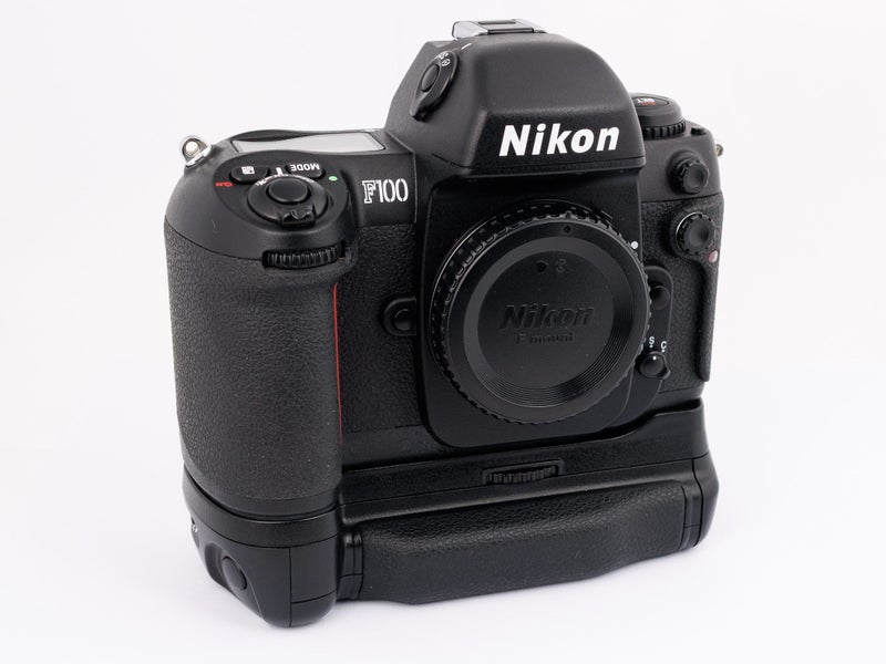 Nikon F100 body + MB-15 Battery Grip - film tested, reinforced door latch Carousel 1