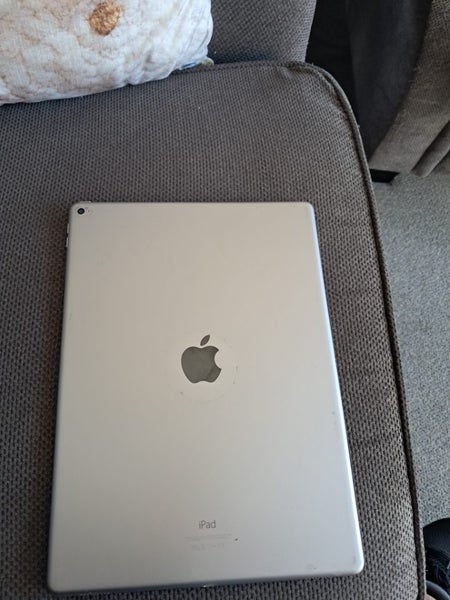 Apple Ipad Pro 12.9 128GB excellent condition no ICloud Lock Carousel 2