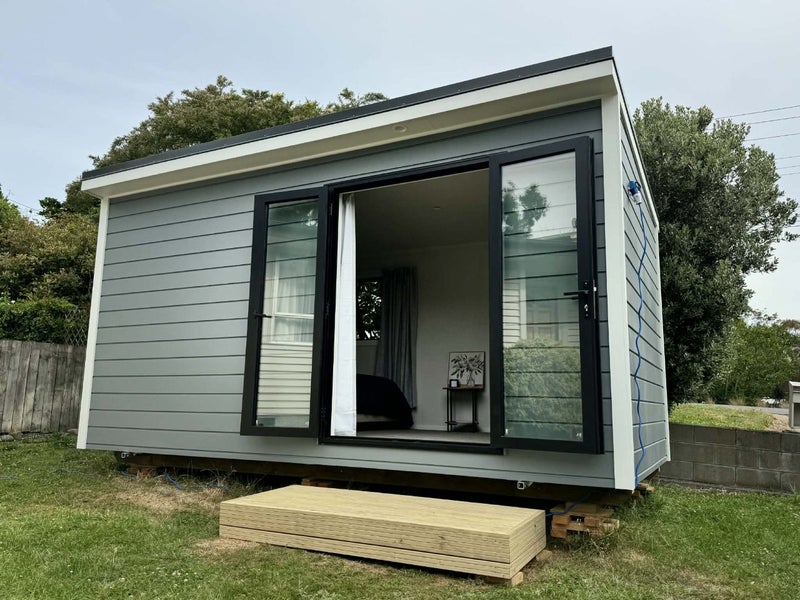 Brand new cosy cabin (2.4x4.8) Carousel 2