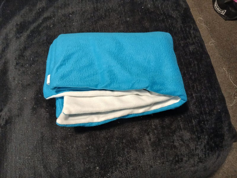 HANDSTITCHED blue / white polar fleece throw / cot blanket 152.5cm x 100cm Carousel 3