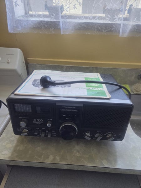 Realistic DX-300 Quartz Synthesized Communications Receiver DX-300 Carousel 1