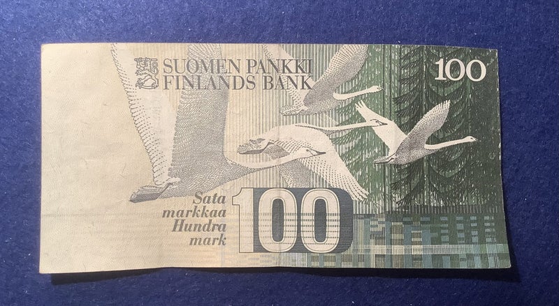 Finland 1986 One Hundred Mark banknote - Carousel 2
