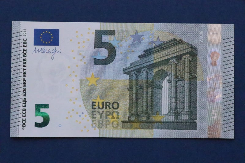 Europe: Five Euro paper banknote: Exc. condition. Carousel 1