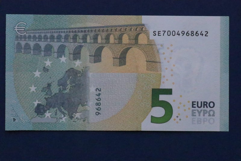 Europe: Five Euro paper banknote: Exc. condition. Carousel 2
