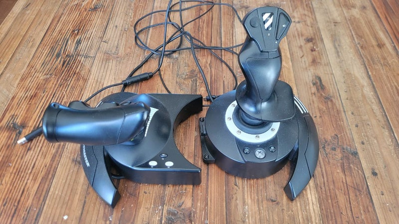 Thrustmaster T.Flight H.O.T.A.S One Joystick Carousel 1