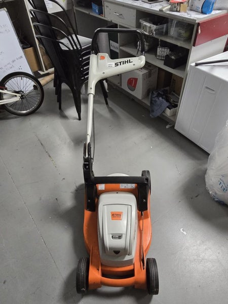 STIHL Electric Lawnmower Carousel 1