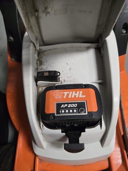 STIHL Electric Lawnmower Carousel 3