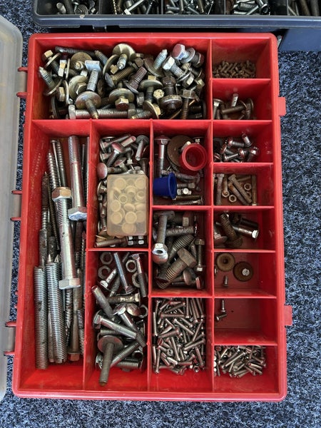 Sets of screws and screw anchors Carousel 2