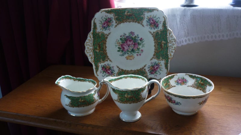 FOLEY MONTROSE CHINA - 2 CAKE PLATES, 2 JUGS & A BOWL Carousel 1