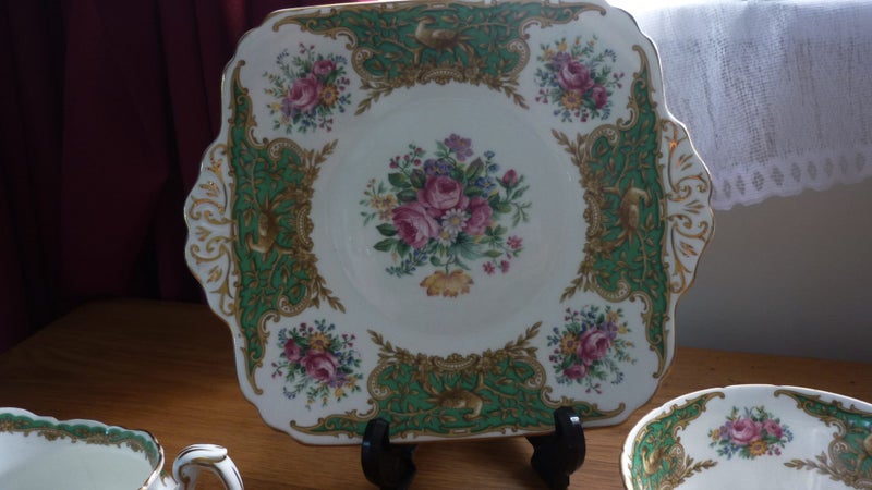 FOLEY MONTROSE CHINA - 2 CAKE PLATES, 2 JUGS & A BOWL Carousel 2