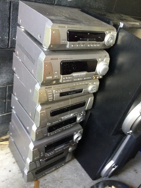 BULK LOT OF STEREO SYSTEMS ETC AS SHOWN Carousel 1