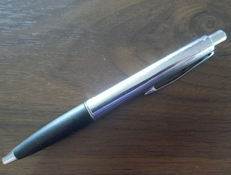 Parker Frontier pen + a Penalli Pen Carousel 1