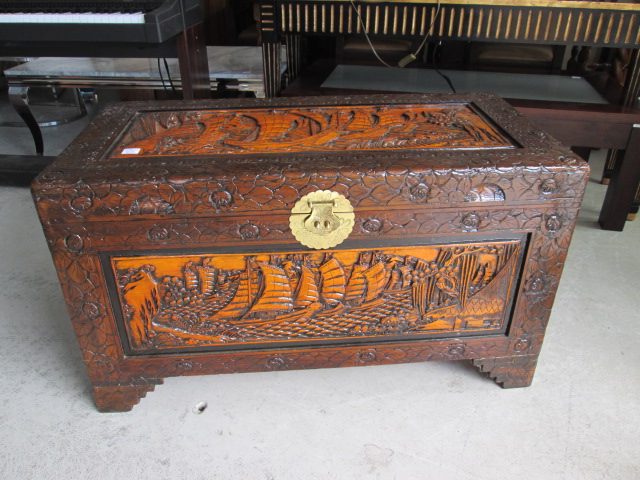 2322 CAMPHOR CHEST Carousel 1