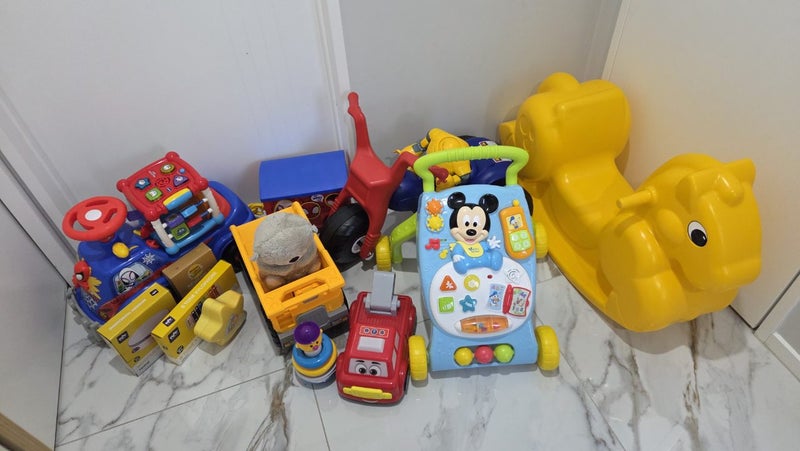 Kids ride on toys + Extras Carousel 1