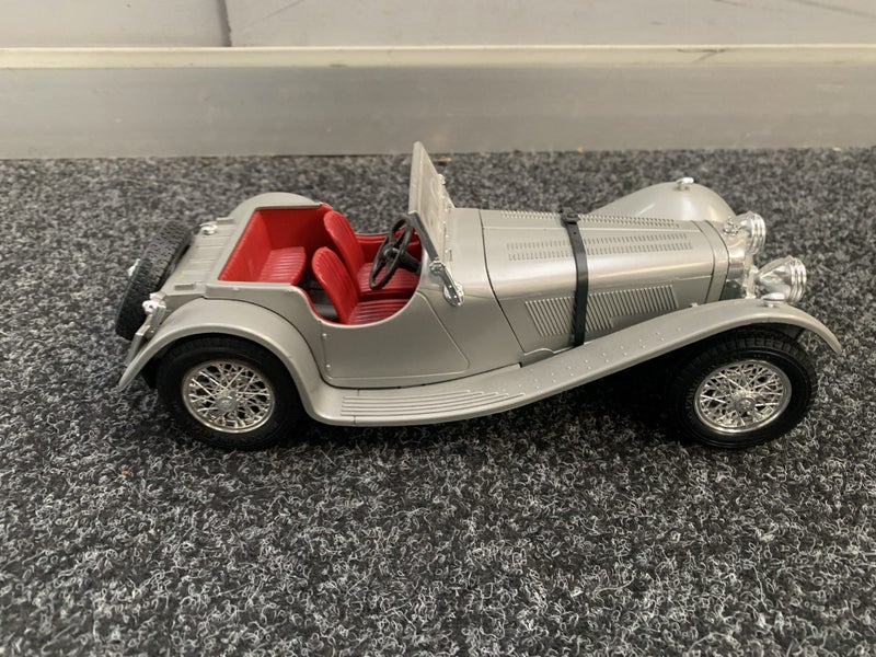 1937 Jaguar SS 100 1/18 scale Carousel 5
