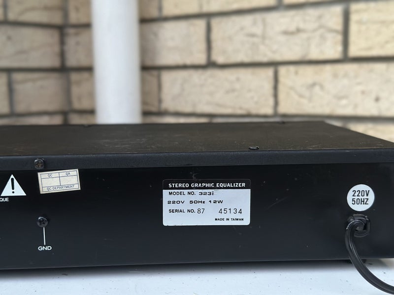 ** KIC 10 BAND STEREO GRAPHIC EQUALIZER MODEL 323i ** Carousel 8