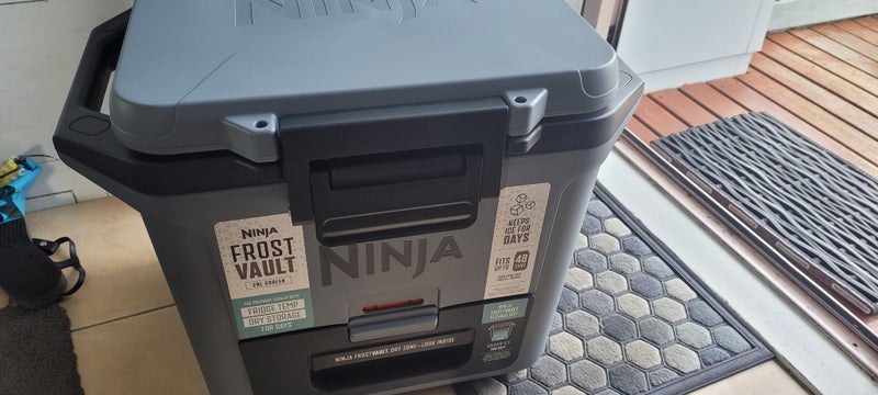 Ninja FrostVault Cooler / Chilly bin 28L Carousel 1