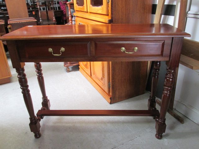 2332 LOVELY HALL TABLE Carousel 1