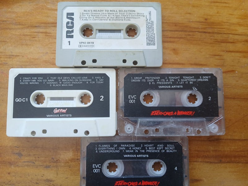 NO COVER CASSETTES 1980S RADIO HITS Carousel 1