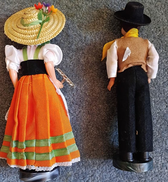 2 farmer dolls Carousel 2