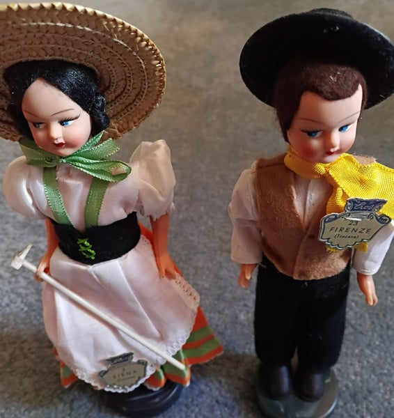 2 farmer dolls Carousel 3