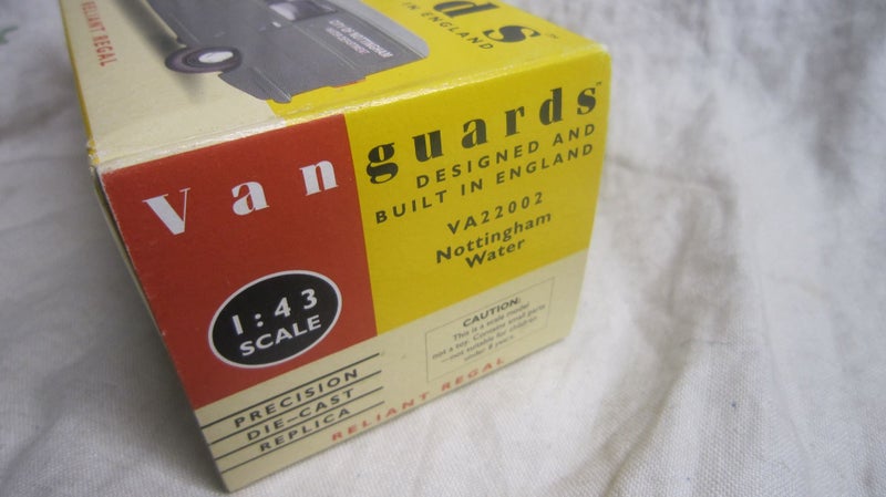 TY4 8231 - Vangaurds Diecast Collectable - Reliant Regal Car Carousel 2