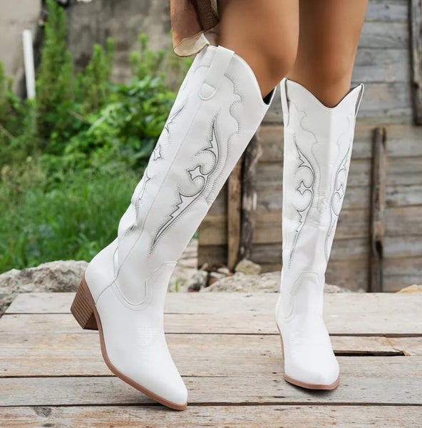 ~ Womens Size 8.5 Knee-High Embroidered Knee-High Western Boots White PU Leather Carousel 1