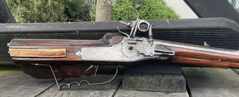 Wheel Lock hunting rifled carbine. Mid 1600s. Genuine. Action works fine. Carousel 1