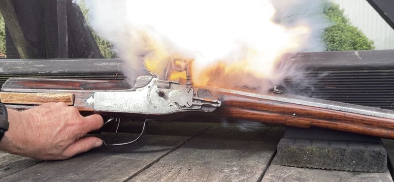 Wheel Lock hunting rifled carbine. Mid 1600s. Genuine. Action works fine. Carousel 2