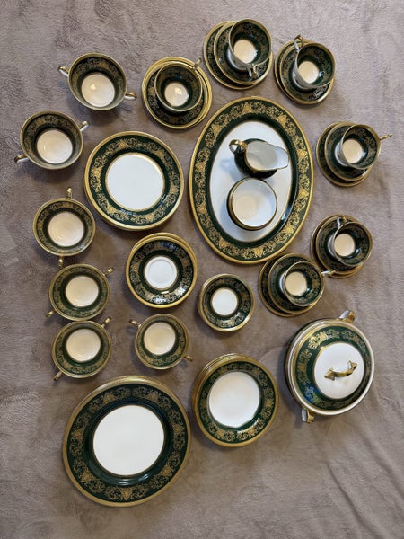 RARE 47pc AYNSLEY IMPERIAL 193 – EMERALD & GOLD ENCRUSTED – MINT CONDITION Carousel 1