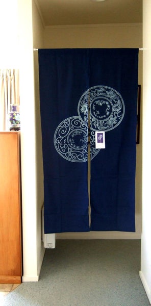 Japanese Noren, doorway curtain, 100 % cotton. Two blue and white circles. Carousel 6