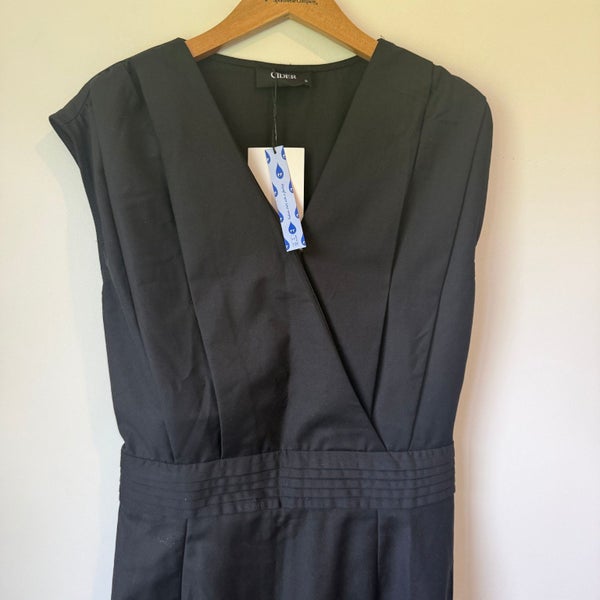 Cider Black V-Neck Pleated Waist Midi Dress with Pockets - Size M Carousel 2