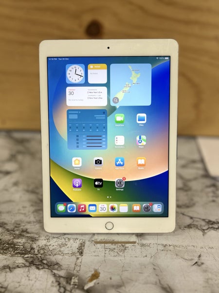 Apple iPad Pro (9.7-inch) A1673 Carousel 1