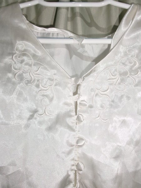 Gorgeous white satiny embroidered short- sleeved nightie, 14 Carousel 2