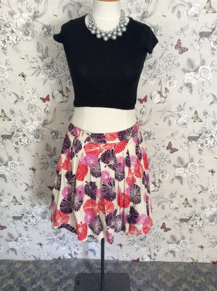 VW… Switch brand skirt sz 12 Carousel 1