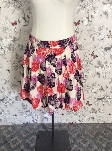 VW… Switch brand skirt sz 12 Carousel 2