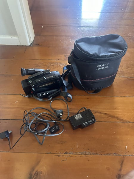 CCD-TR323E Sony video camera Carousel 2